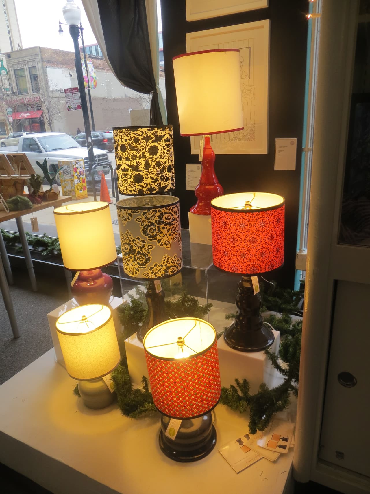 Hay desde lámparas a otros objetos decorativos.