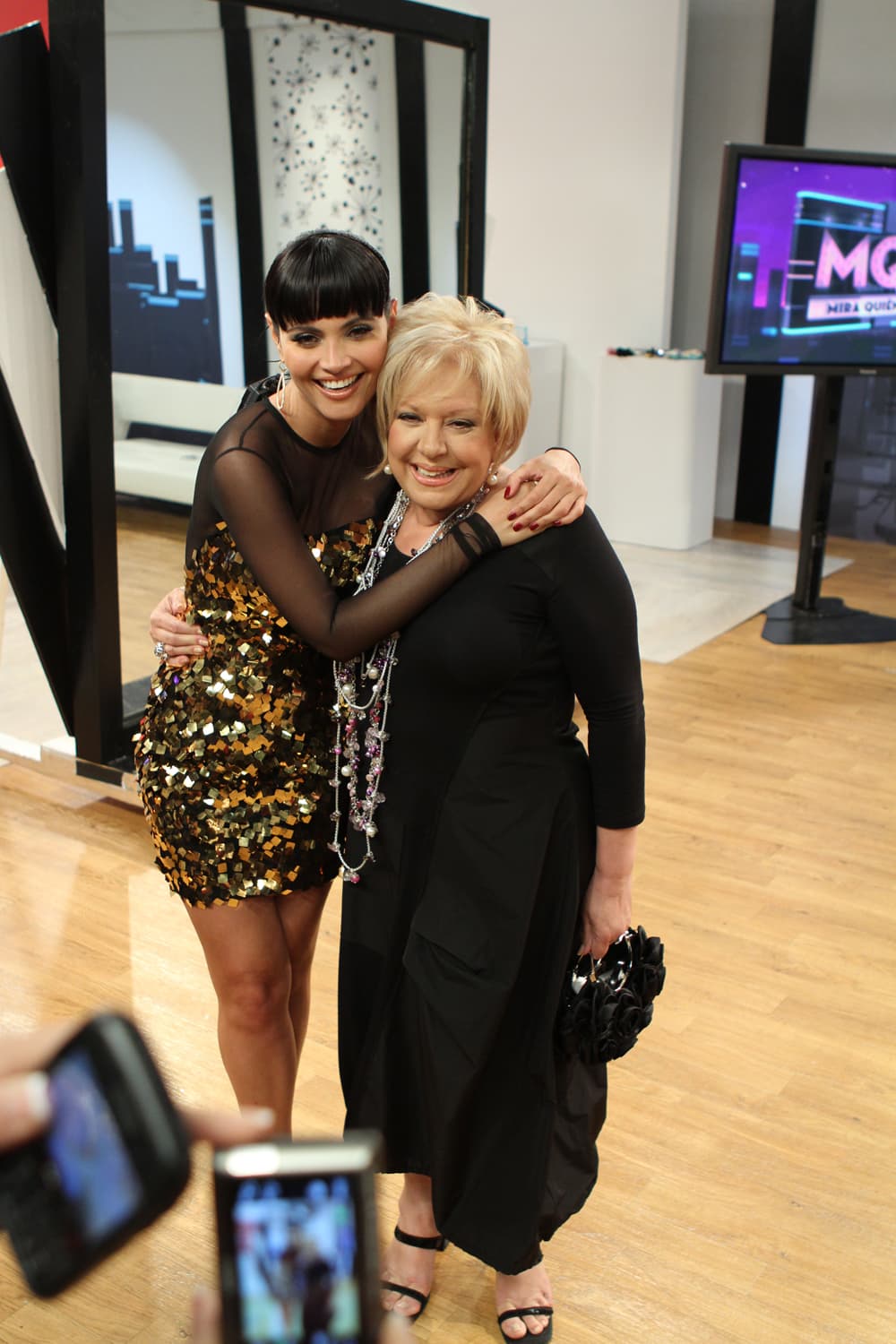 La Dra. Nancy Álvarez se la pasó genial tras bastidores.