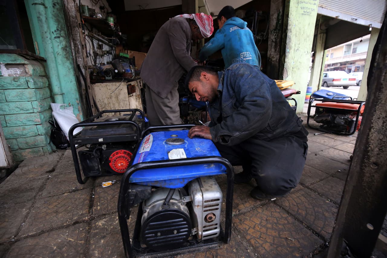 Cuando necesites recargar el tanque, de diésel o gasolina, hazlo con el motor apagado, espera 20 minutos mínimo para que enfríe.