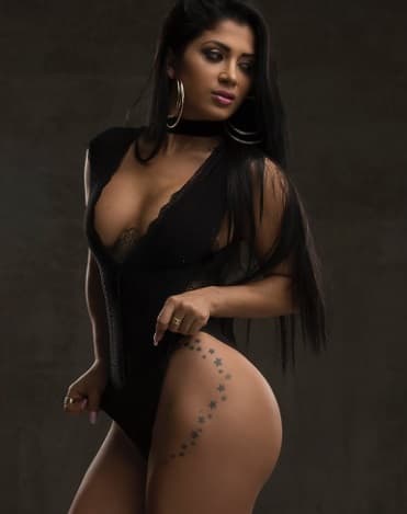 Ésta es la imagen más reciente de la novia de Edwin Luna, luciendo su belleza, cuerpo y tatuajes.
