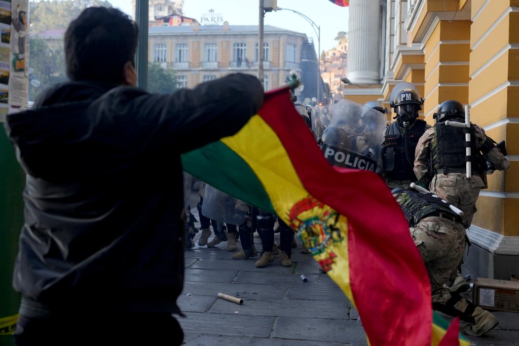 Crisis económica y rivalidad por el poder: ¿qué desencadenó el presunto intento de golpe de Estado en Bolivia?