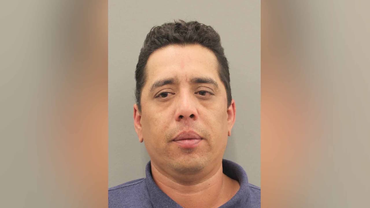 Marcial Ramírez, de 38 años, trabaja temporalmente en una bodega en el área de Houston. Anteriormente había sido arrestado por posesión de drogas en el condado Harris. Se le fijó una fianza de 15,000 dólares.