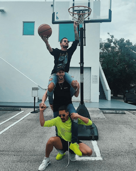 <b>7. Mau y Ricky:</b> ellos siempre saben pasarla bien y así lo demuestran en sus publicaciones. El dueto bromea lo mismo con su papá, Ricardo Montaner, que con sus amigos. Para prueba, esta foto en la que los acompaña Sebastián Yatra.