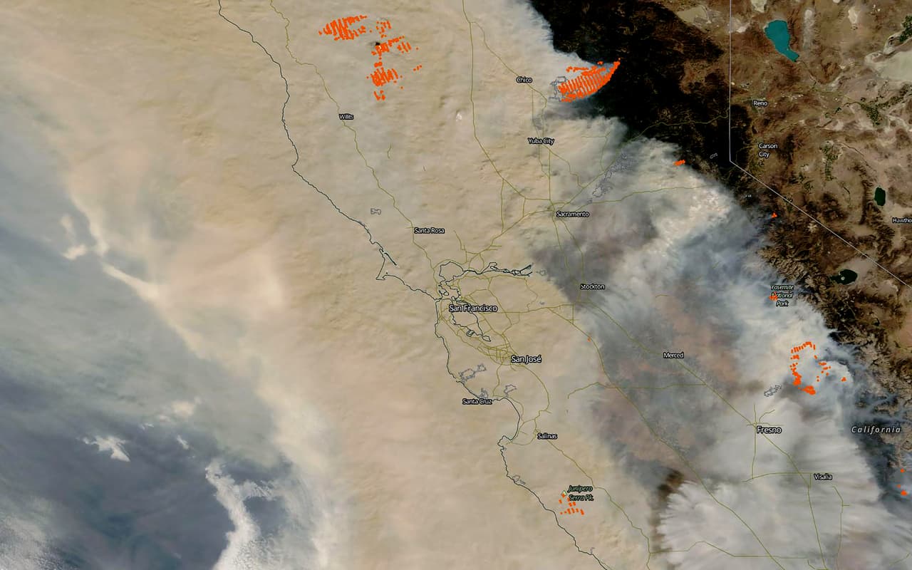 Un acercamiento a la zona de la Bahía de San Francisco, donde los residentes han visto un cielo anaranjado parecido a los escenarios apocalípticos de las películas de Hollywood. En algunas zonas el firmamento se puso tan oscuro que parecía ser de noche y en otras había cenizas cayendo como nieve.
<br>