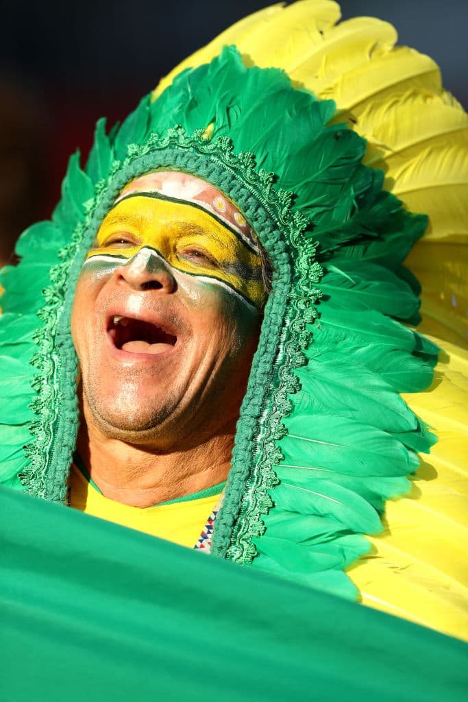 La colorido de Brasil y la fiesta de Serbia marcan dos estilos diferentes de sus hinchas y eso es algo que se refleja en medio del partido del grupo E del Mundial de Rusia 2018.