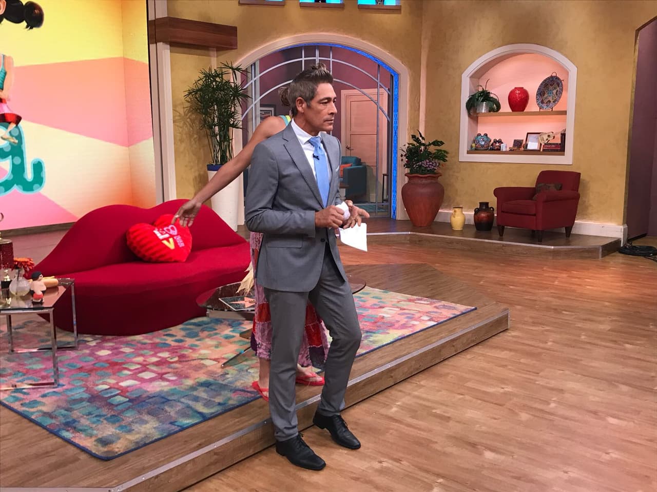 Como podemos ver Johnny no quedó muy convencido con las explicaciones de Mela.