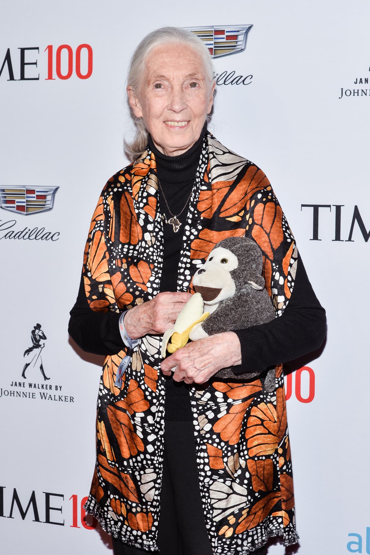 Pero esta semana ha trascendido que la famosa activista por los derechos de los animales, la doctora
<b> Jane Goodall </b>(foto)
<b>, </b>tuvo la oportunidad de conocer a Archie y contó algunos detalles acerca del temperamento del bebé.