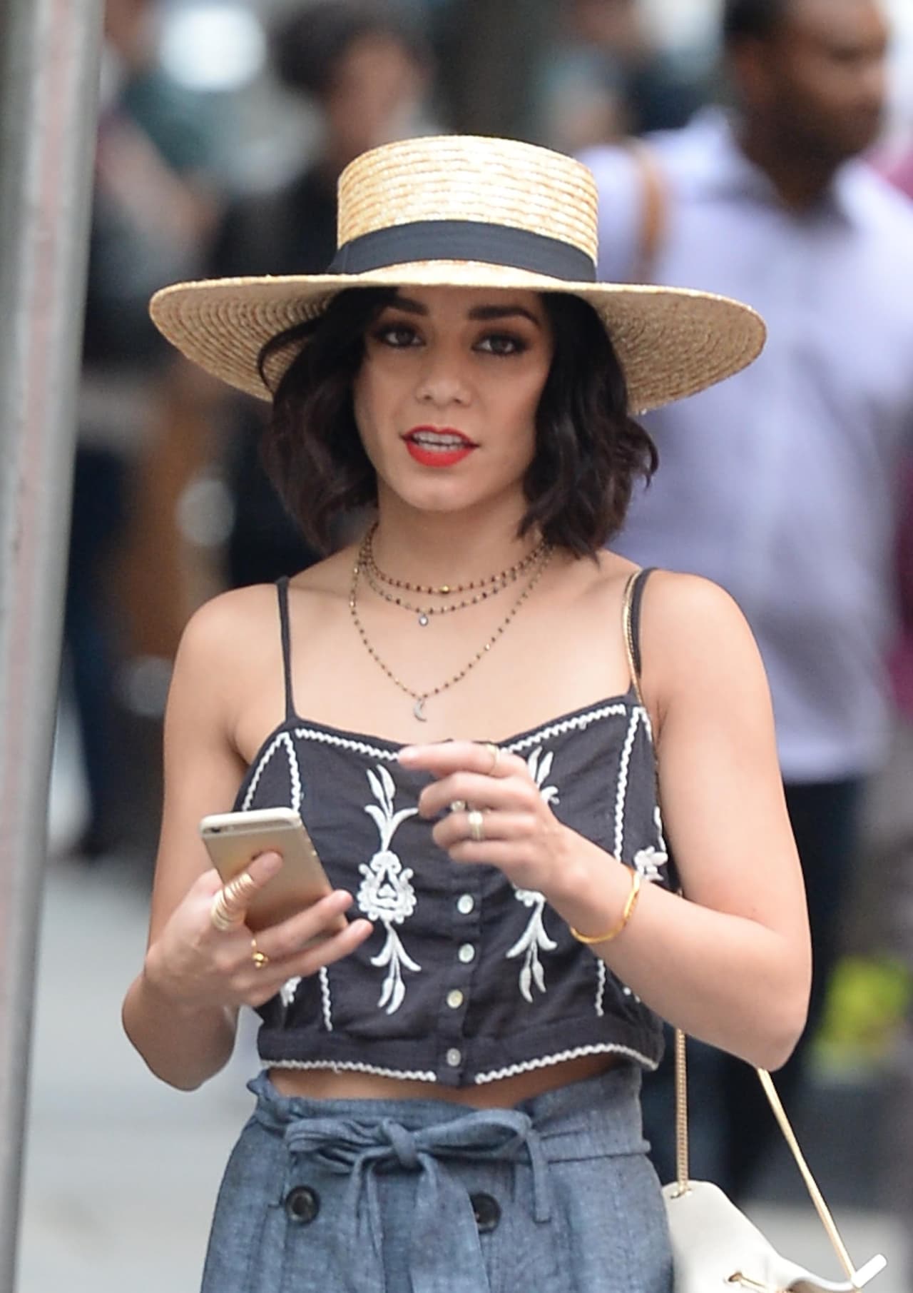 "
<b>Tengo dos hipotecas</b> y estoy gastando mucho más dinero del que me gustaría gastar. Creo que toda esa mierda realmente afecta tu bienestar", expresó.