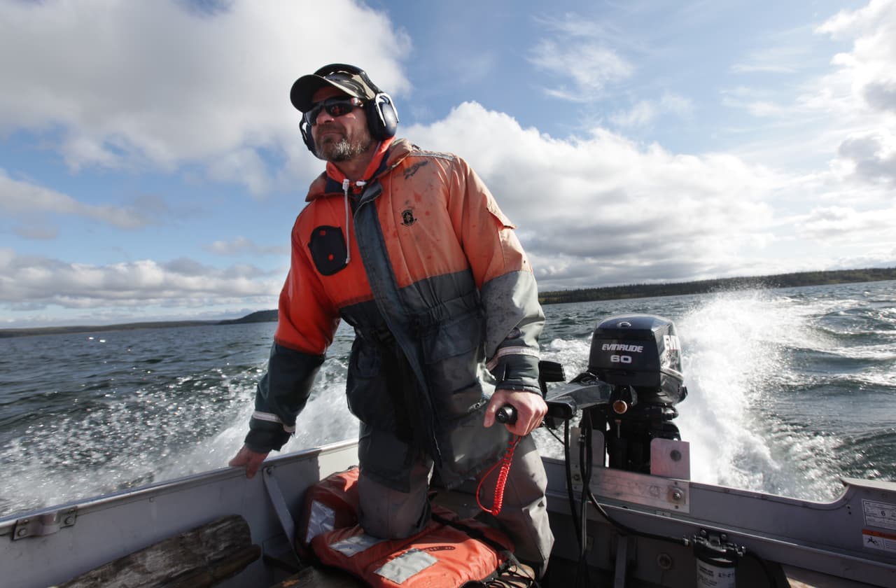 "Si vamos a tomar decisiones para avanzar minas como esta, o en cualquier proyecto industrial a gran escala, necesitamos mirar la historia directamente y preguntarnos: '¿cuál es su capacidad para lidiar con los impactos de estas cosas?’ Y no ha sido bueno, y en particular no ha sido bueno con las actividades mineras". - Daniel Schindler, investigador del Fisheries Research Institute en Bristol Bay.
