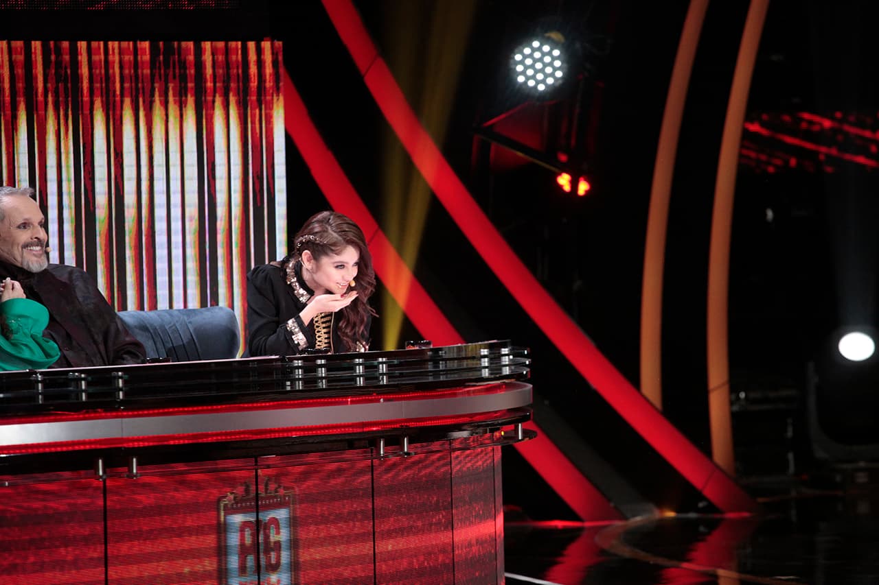 Parece que fue un bocado grande, o que no podía con la risa de sus compañeros.