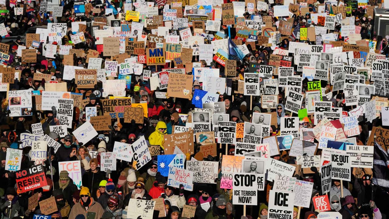 Miles de personas protestan en Minneapolis contra operativos de ICE