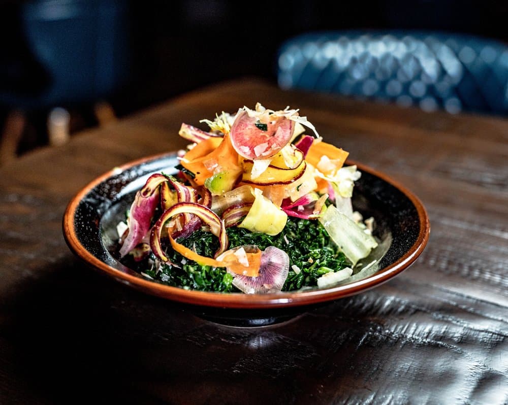 <b>Rock Steady – Atlanta</b>
<br>Dirección: 907 Marietta St NW. Atlanta, GA. 30318
<br>Teléfono: (470) 788-8120
<br>Sitio web: 
<a href="http://www.rocksteadyatl.com">www.rocksteadyatl.com</a> 
<br>
<b><a href="https://www.yelp.com/map/rock-steady-atlanta-atlanta">Cómo llegar</a></b>
<br>
<br>Aseguran en Yelp que sirven “cocina afrocaribeña excepcional con estilo y gracia”.