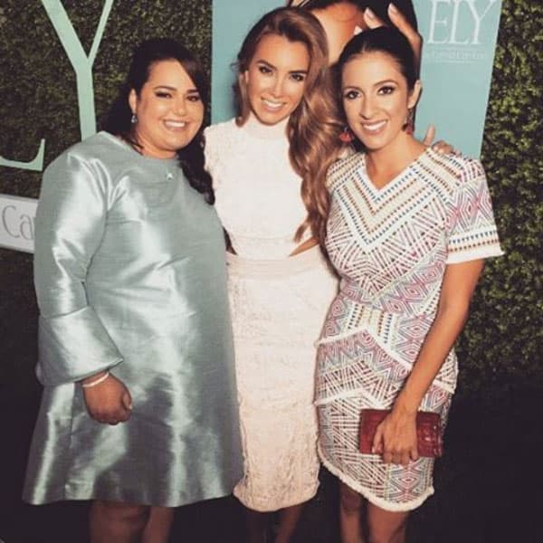 Su socia es la cosmeatra y especialista en dermocosmética Cassia Cardoso, a quien conoció porque con ella iba a hacerse tratamientos para su piel.