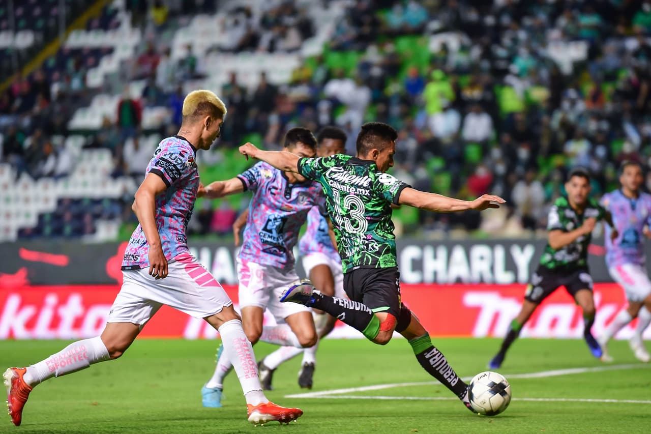 León logro su primera victoria del campeonato ante un Pachuca que marchaba con pase perfecto bajo el mando de Guillermo Almada.