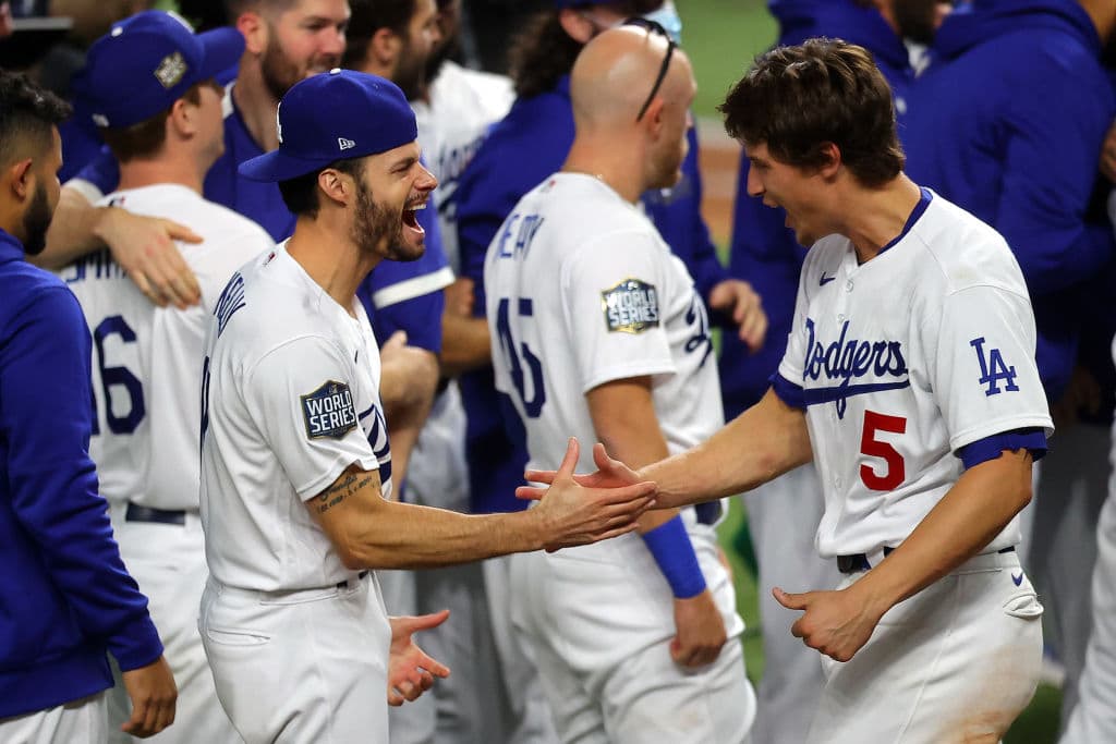 Todo es felicidad en Los Angeles, luego de que los Dodgers consiguieran el tan anisado título de Serie Mundial al derrotar a los Tampa Bay Rays.