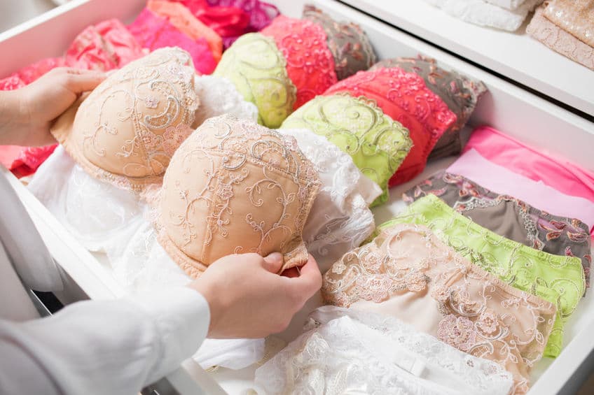 Todas las mujeres son hermosas a su propia manera y en su propia forma, por lo que no es necesario adelgazar más de lo saludable para poder lucir su cuerpo con cierto tipo de ropa, como la lencería.