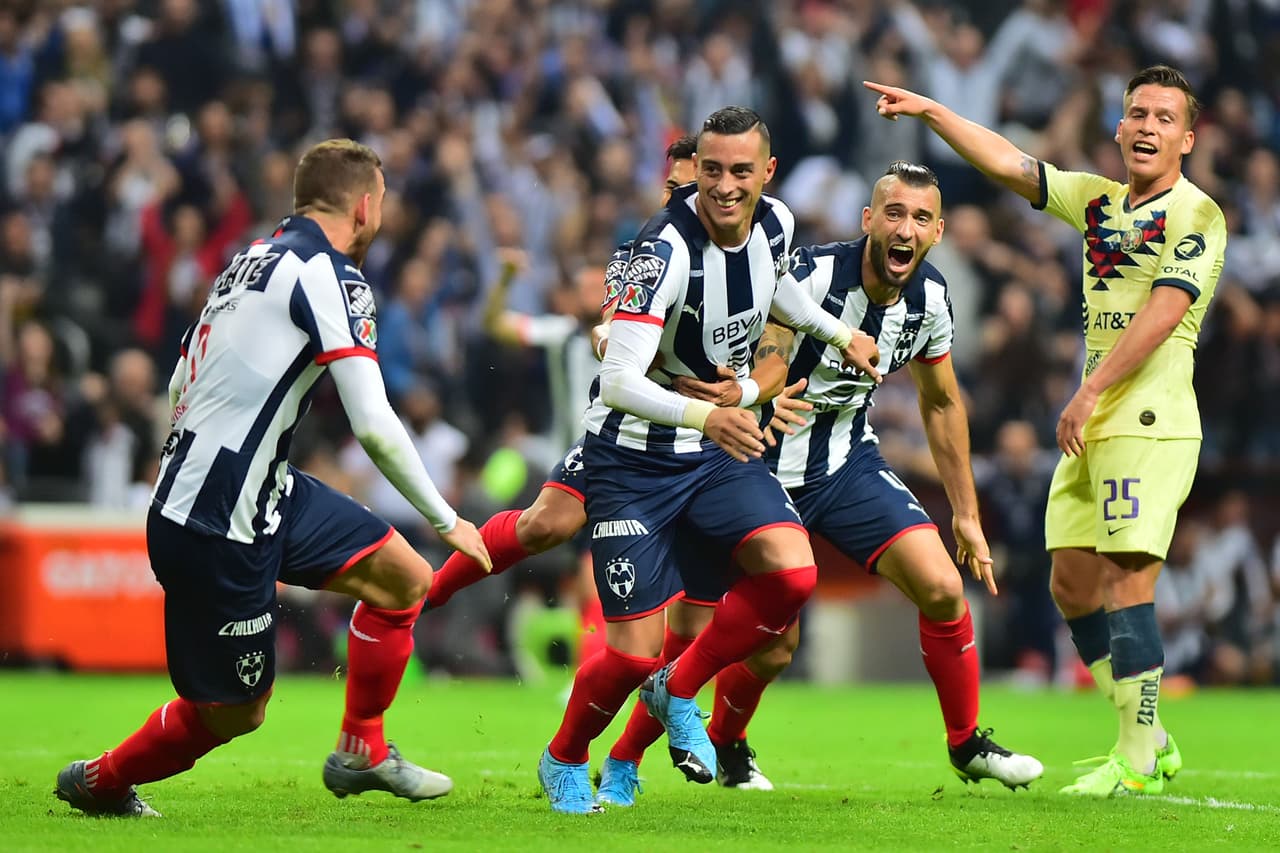 De repente, cuando el tiempo expiraba llegó una genialidad a las que nos tiene acostumbrados con una magnífica chilena que terminó en el fondo de las redes.