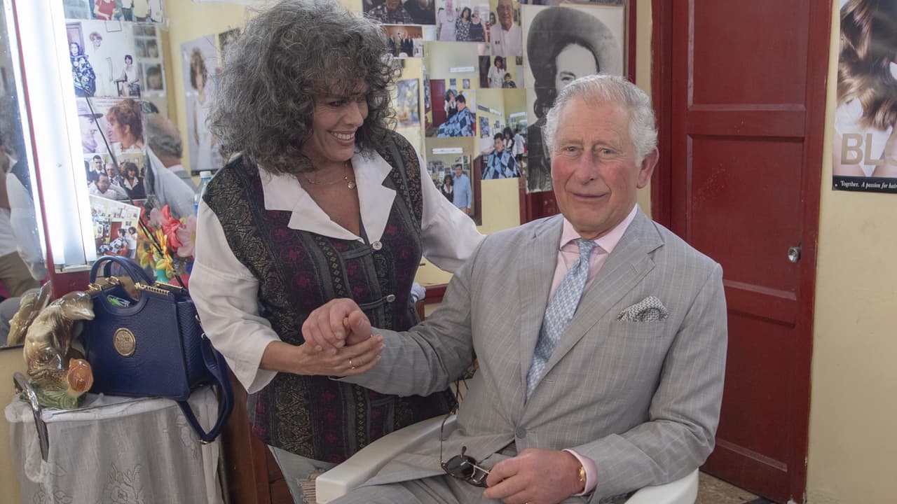 "No, no, no": mira lo que le quisieron hacer al príncipe Carlos en Cuba (pero no se dejó)