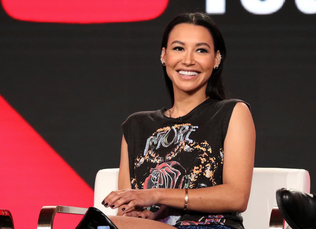 Actriz, cantante y modelo, Naya Rivera nació en 1987 en Santa Clarita, California. Después de una serie de papeles televisivos menores en su adolescencia tuvo la oportunidad de representar a ‘Santana López’ en la serie Glee, transmitida por FOX entre 2009 y 2015.
<br>