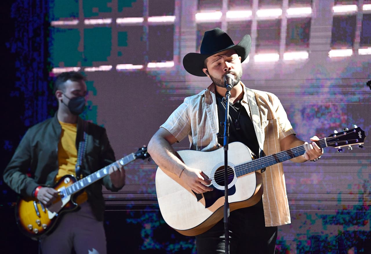 Con 
<b><a href="https://www.univision.com/temas/leonardo-aguilar" target="_blank">Leonardo Aguilar</a></b> completando el talentoso trío, no cabe duda que estaban listos para ofrecer un número espectacular.