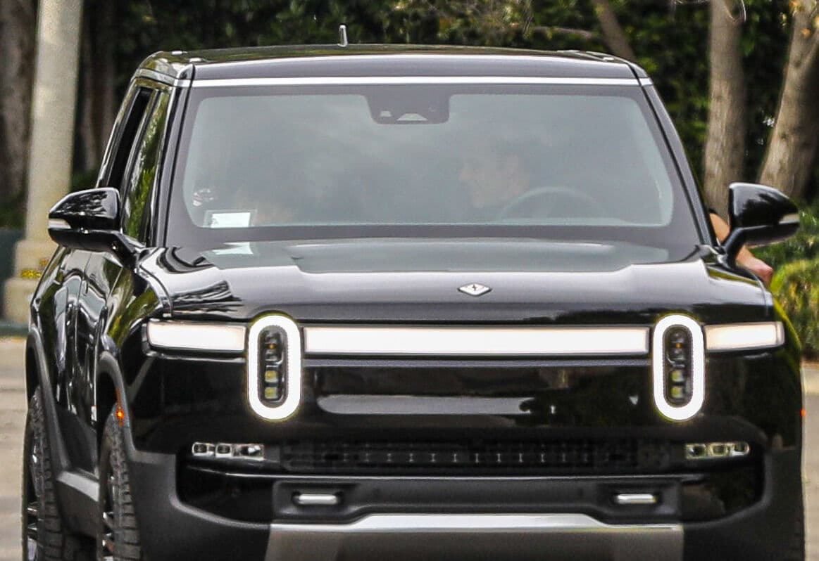 X17onlineVideo detalla que mientras Affleck disfrutaba de paseo en su coche, su esposa, Jennifer López, estaba trabajando en su oficina.
<br>