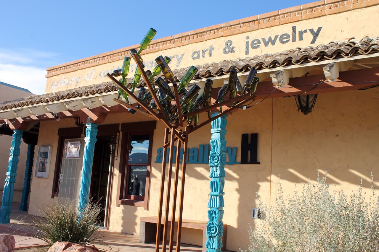 Su horario es de 9 am a 5 pm, de miércoles a domingo; llame al (520) 398-2252 para más información.