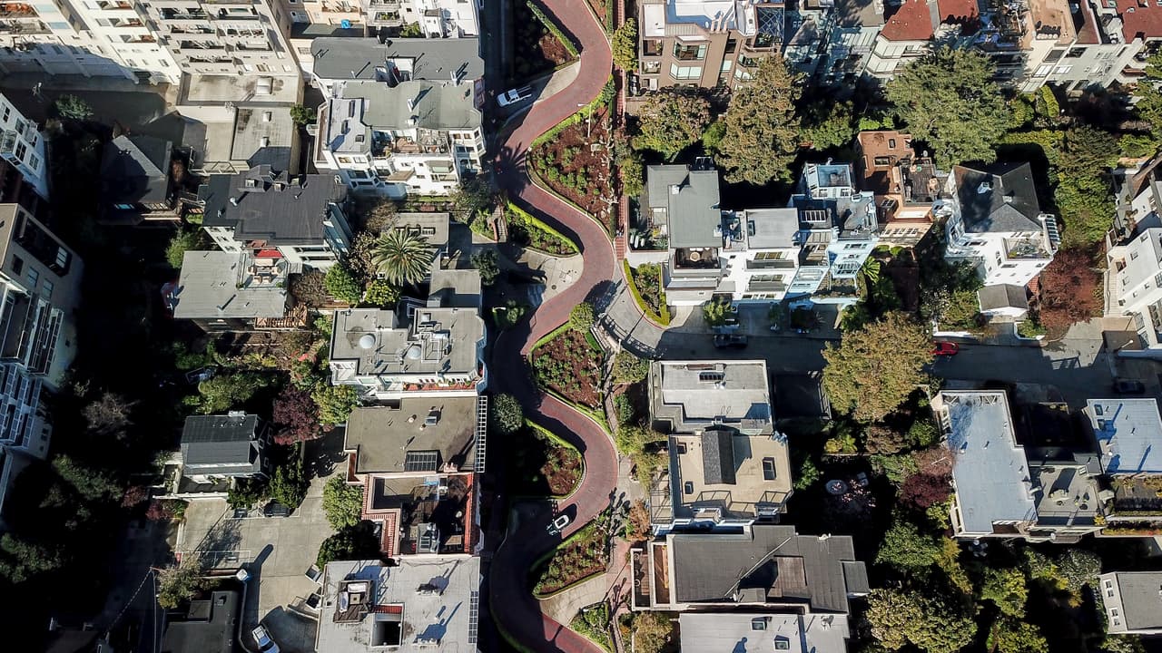 Una de las propuestas existentes obligaría a los visitantes a hacer una reservación por internet y pagar $5 por vehículo de lunes a viernes y hasta $10 los fines de semana y días feriados. La municipalidad también tendría la facultad de decidir cómo se invertirían los fondos recaudados a través del peaje.
<br>