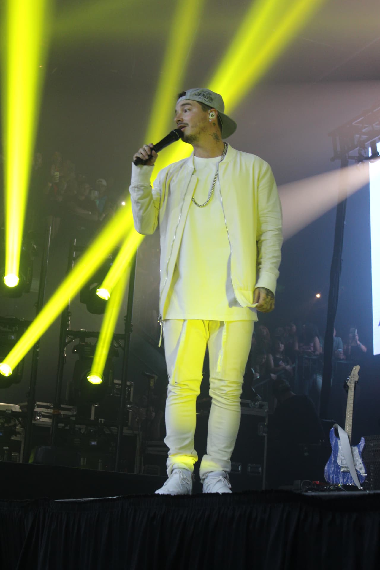 Y disfrutamos de otros temas como "Tranquila" y "Ginza"...