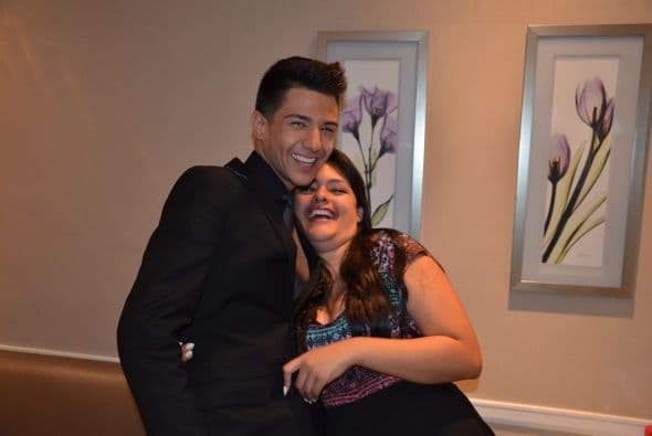 Y además de abrazos y besos, les regaló el tema 'Tenerte'.