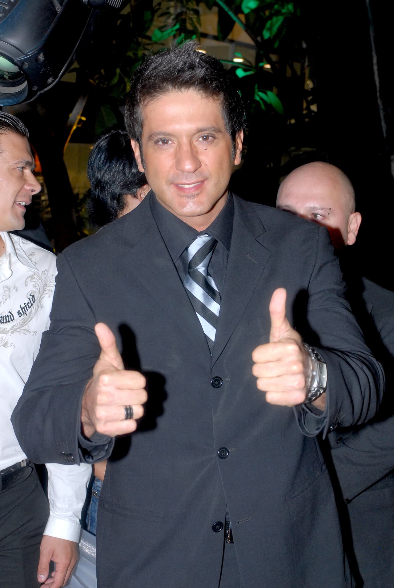 Después que Niurka declaró que no le preocupaba que se pusiera en duda la paternidad de su hijo Emilio Osorio, Bobby Larios aseguró que él no es el padre del joven cantante y actor.