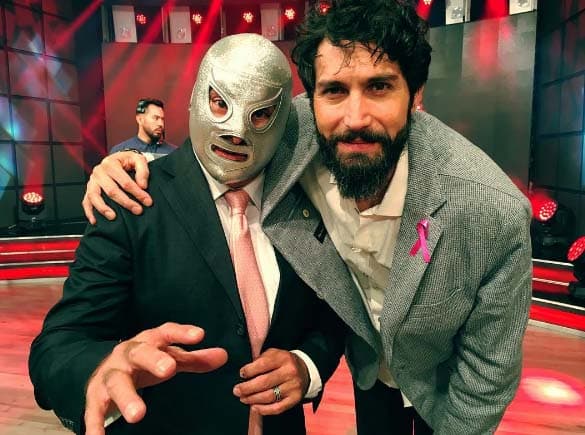 ¡Invitados de lujo! El Hijo del Santo es un emblemático personaje de la lucha mexicana y Benny Ibarra perteneció a la banda musical Timbiriche.