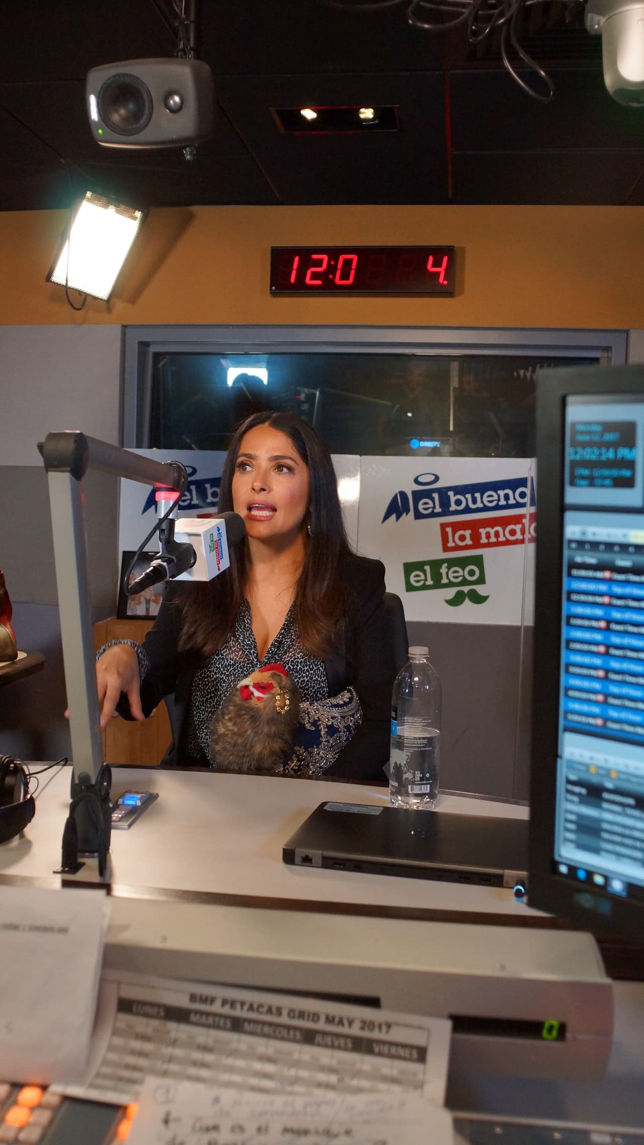 Así fue la divertida entrevista de 'El Bueno, La Mala y El Feo' con Salma Hayek.