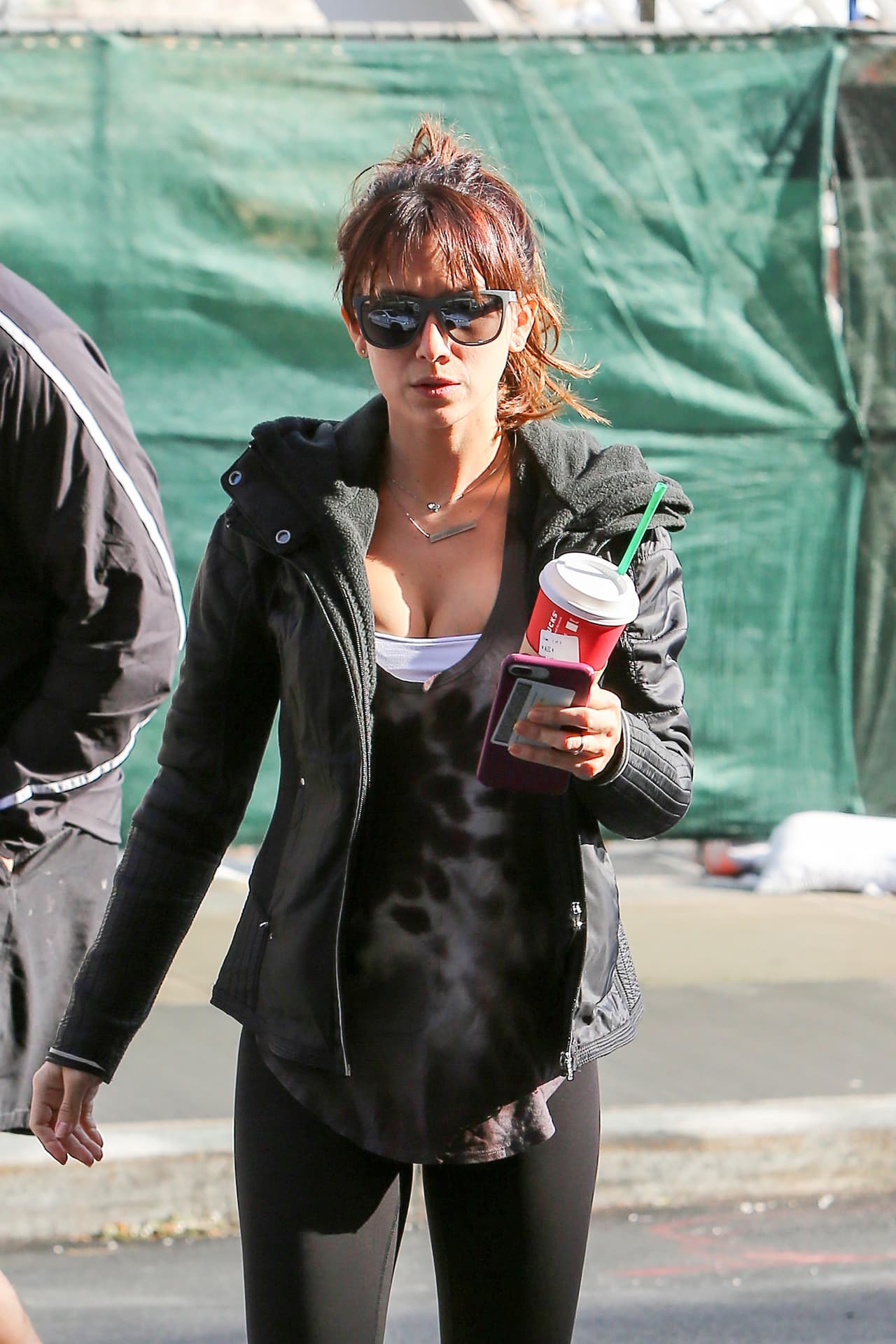 “Tengo náuseas, estoy cansada, mi cuerpo está cambiando. Y tengo que fingir que todo está bien, y de verdad no lo es. No quiero tener que fingir más. Espero que entiendan”, declaró.