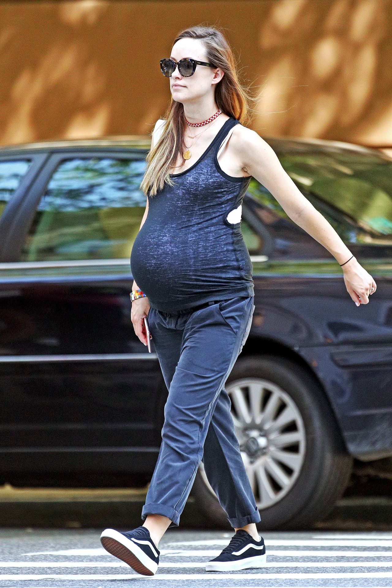 Ni su hijo ni Jason Sudeikis la acompañaban.