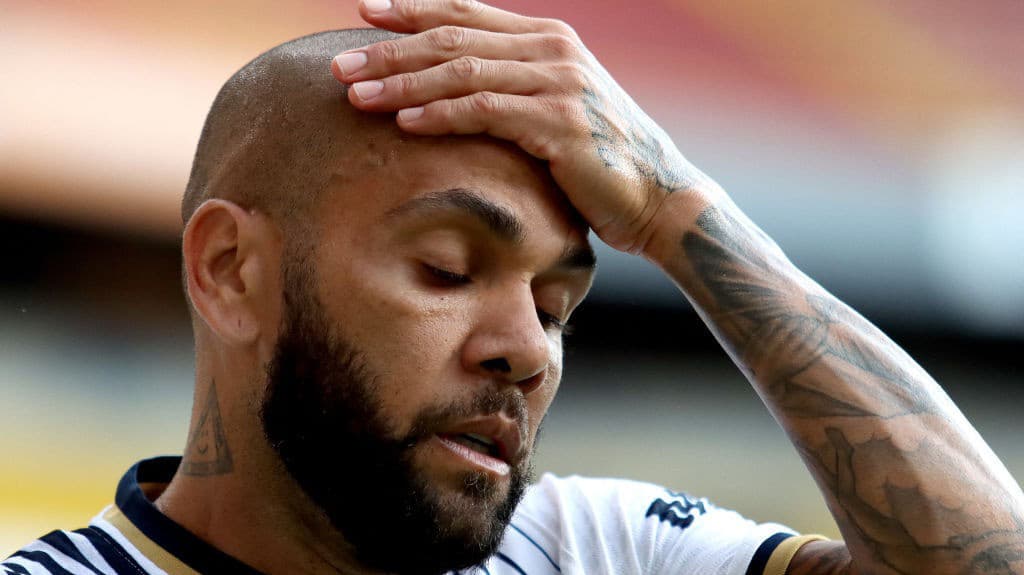 Víctima de Dani Alves rechaza ser examinada por psicólogo de la defensa