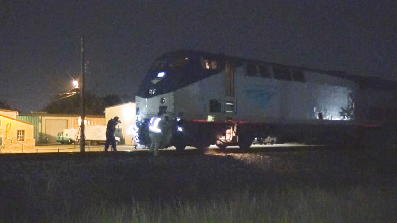 Mueren dos personas embestidas por un tren Amtrak que iba a Los Ángeles: intentaron "ganarle" cruzando las vías