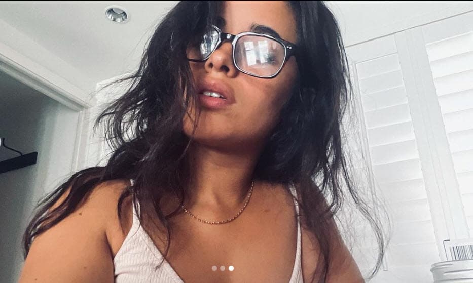 "Creo que es muy importante 
<b>amarte a ti misma y sentirte bien en tu piel</b>. Algunos días puede ser realmente desafiante, pero creo que es importante hacer el esfuerzo de sentirse bien consigo mismo", sentenció.
<br>