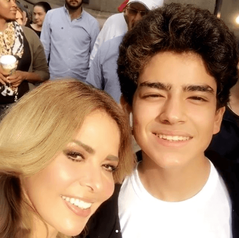Aunque el parecido del joven con su padre es innegable, Gloria Trevi jamás ha admitido que Sergio Andrade sea hijo biológico de Sergio Andrade.