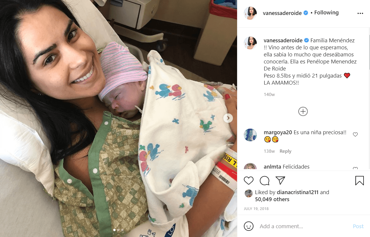 El miedo quedó atrás con el nacimiento de la pequeña Penélope. El 19 de julio de 2018, la presentadora anunció que su primogénita ya estaba en sus brazos. La bebé nació tres semanas antes de lo que esperaban, pero no tuvo ningún problema de salud.