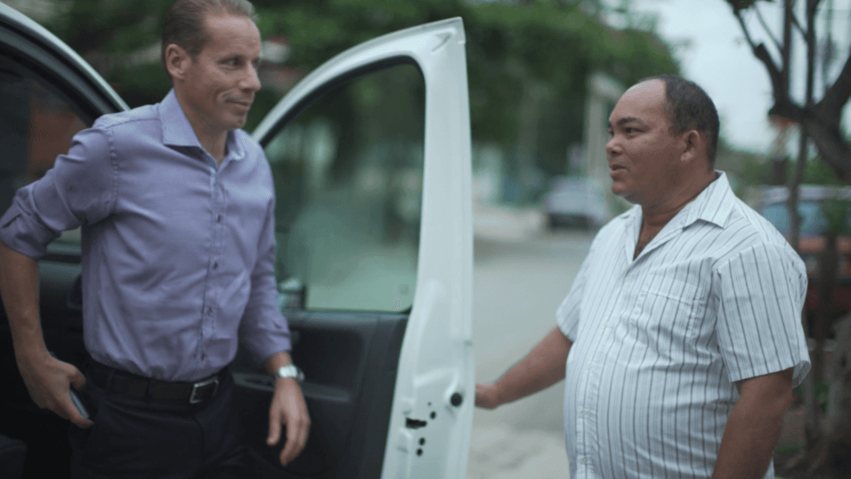 "Ellos prefieren la vieja lucha contra el enemigo imperialista que el poder blando de Obama", afirma Alzugaray. "Pero Raúl tuvo una visión realista. Ahora estamos un compás de espera", añade.