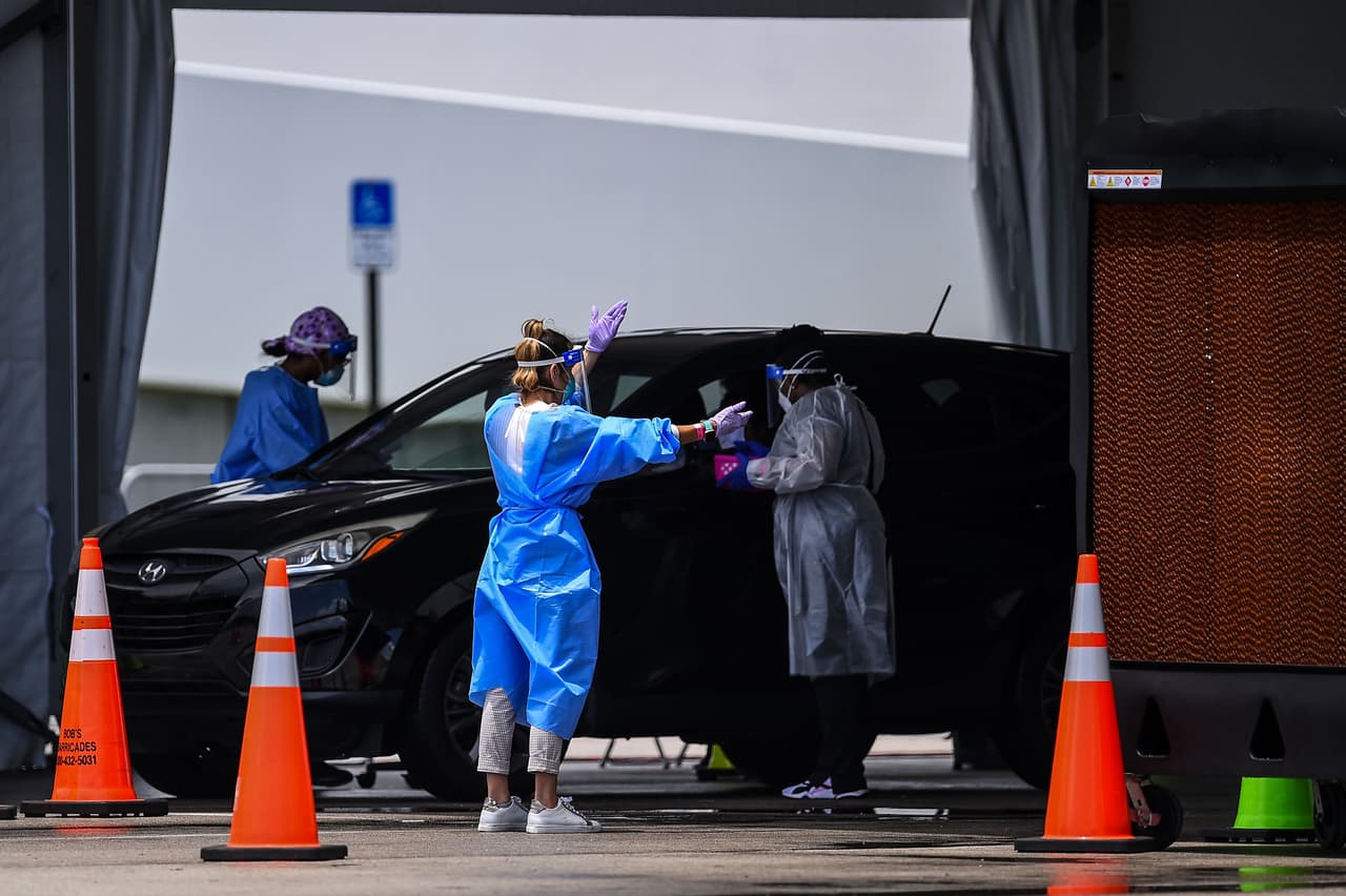 Casos de coronavirus en Florida pasan de 600,000 pero el porcentaje de positivos sigue bajando
