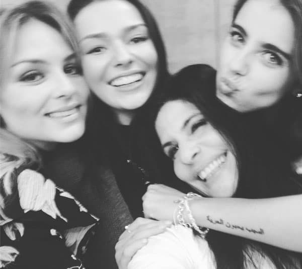 Michelle estaba muy contenta y sus amigas también, pues la ven muy emocionada en esta nueva etapa de su vida.
