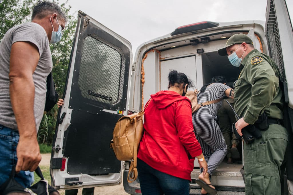 La principal asesora del Senado rechaza incluir legalización de indocumentados en el paquete de reconciliación