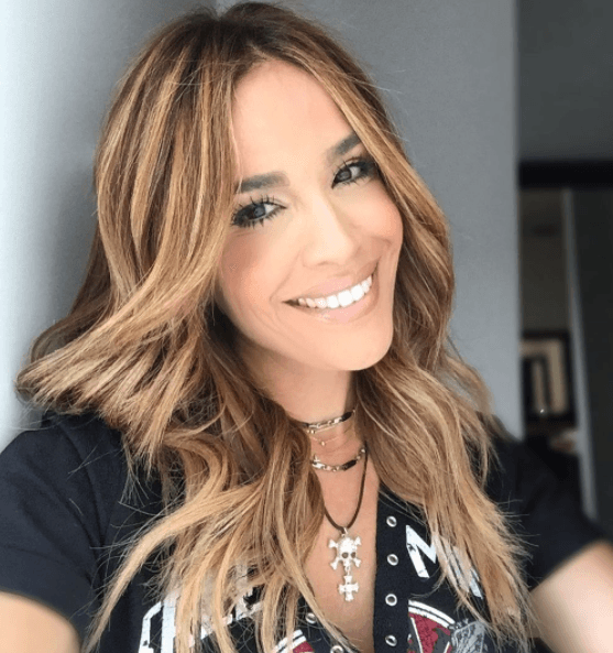 Karla Martínez no solo ha pedido a sus seguidores mantenerse unidos en oración, también estar más unidos que nunca.