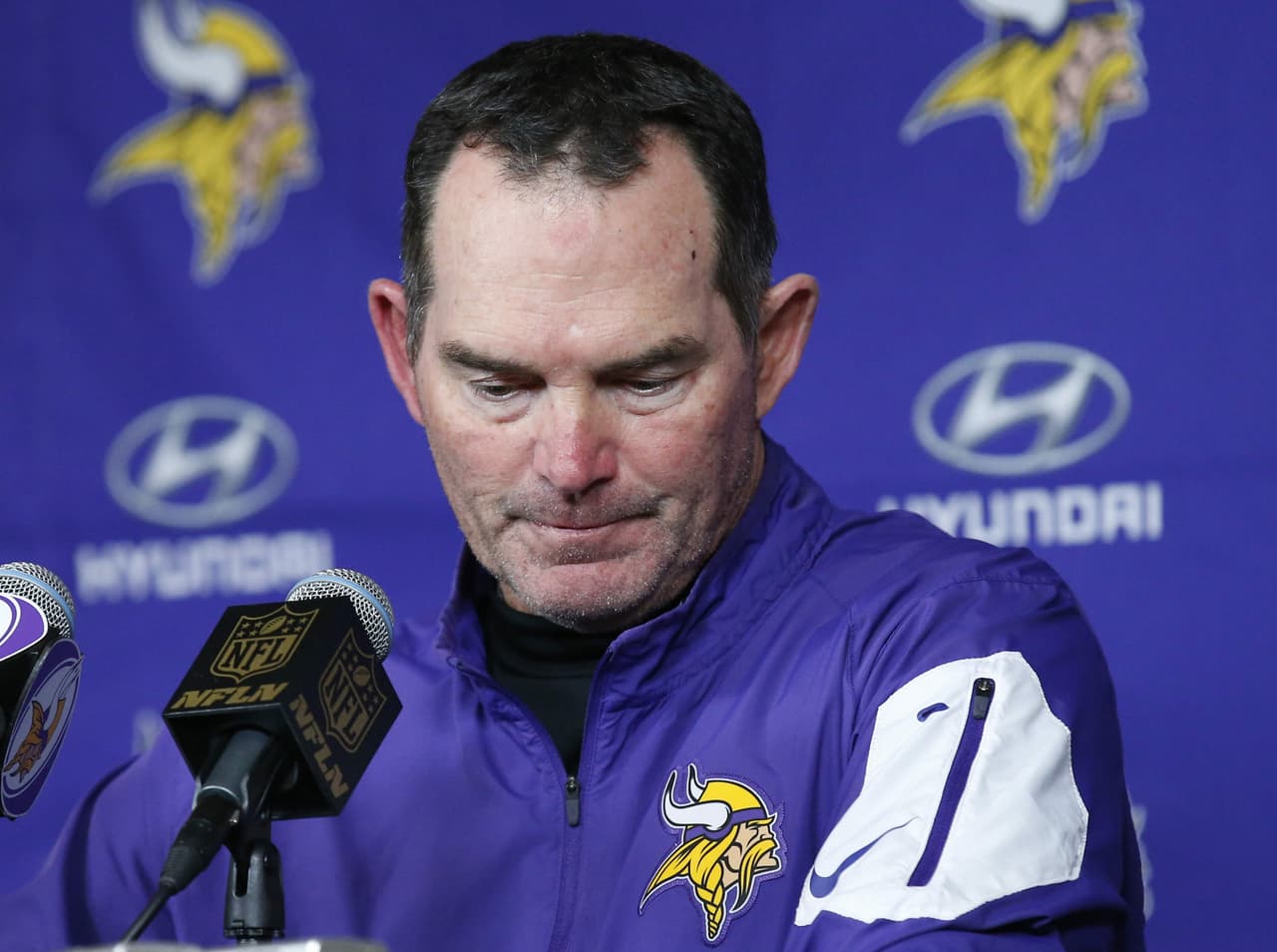 Mike Zimmer no está preocupado por las críticas de Adrian Peterson