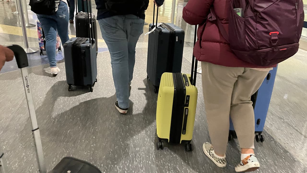 Aeropuerto Hobby de Houston cancela o desvía sus vuelos por el resto del día