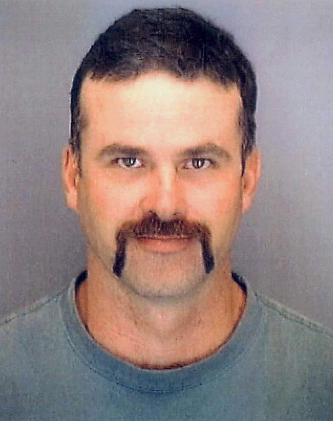 <b>Cary Stayner. </b>Asesinó a tres mujeres que se alojaban en un motel donde trabajaba como ayudante en las afueras del Parque Nacional de Yosemite, California. También se descubrió que había decapitado a un guía del parque. Fue condenado a muerte.