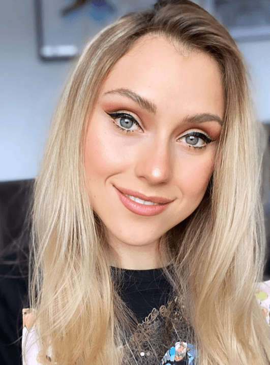 “Era como estar trabajando, pero para nosotros era jugar todo el tiempo. Era demasiado divertido, de vez en cuando hasta recibíamos nuestros regaños por portarnos mal”, comentó la actriz en una entrevista.