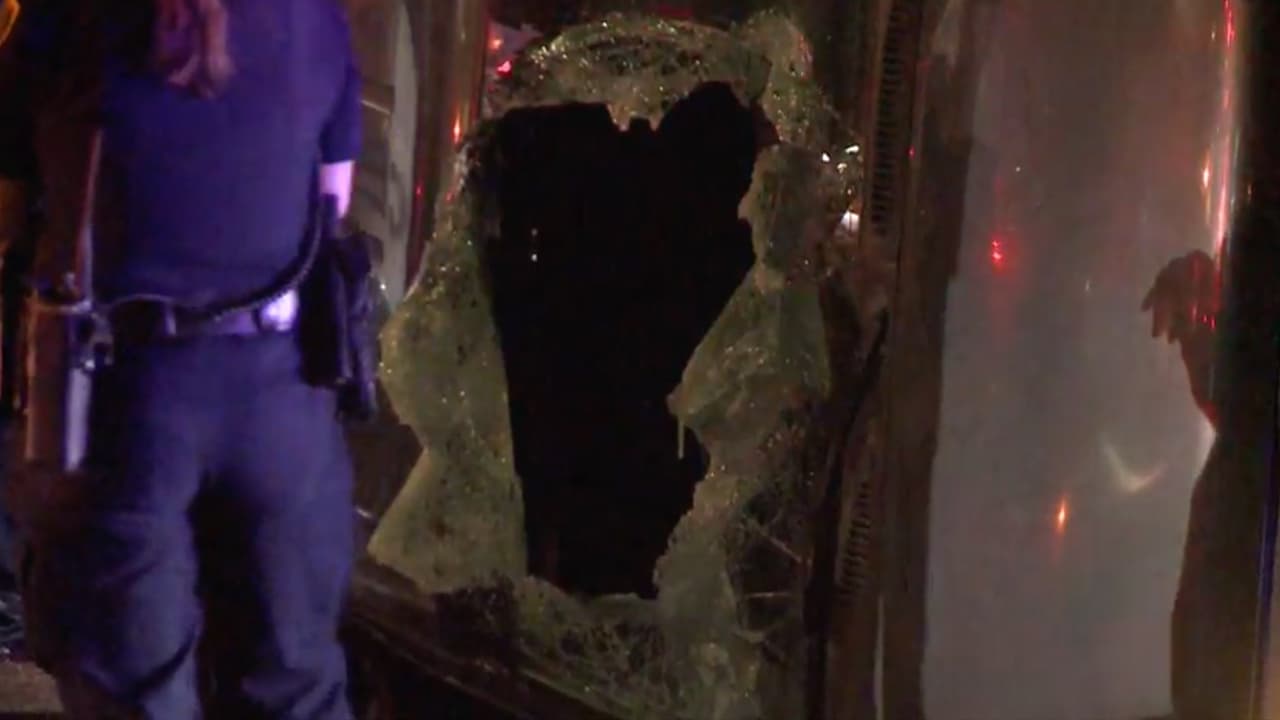 Apenas aproximadamente una hora antes, otra patrulla de policía estuvo involucrada en otro accidente.