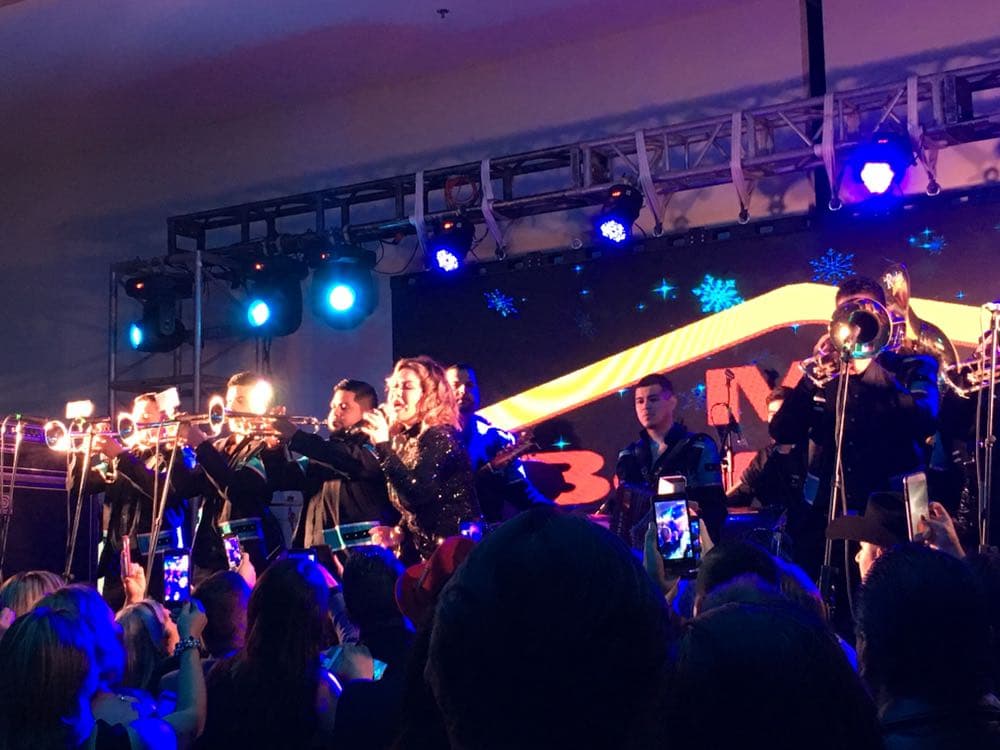 Chiquis señaló que es un orgullo el seguir la tradición de su mamá, al estar presente en eventos altruistas, sobre todo si se trata de ayudar a sus paisanos en desgracia y principalmente a los niños.